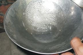 器の表面にできたペルラ（泡）